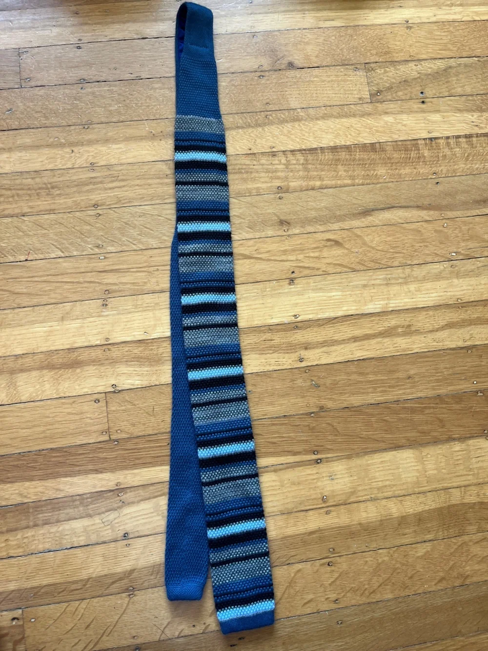 Uniqlo knit striped tie cravat blue black grey skinny square punk preppy vintage